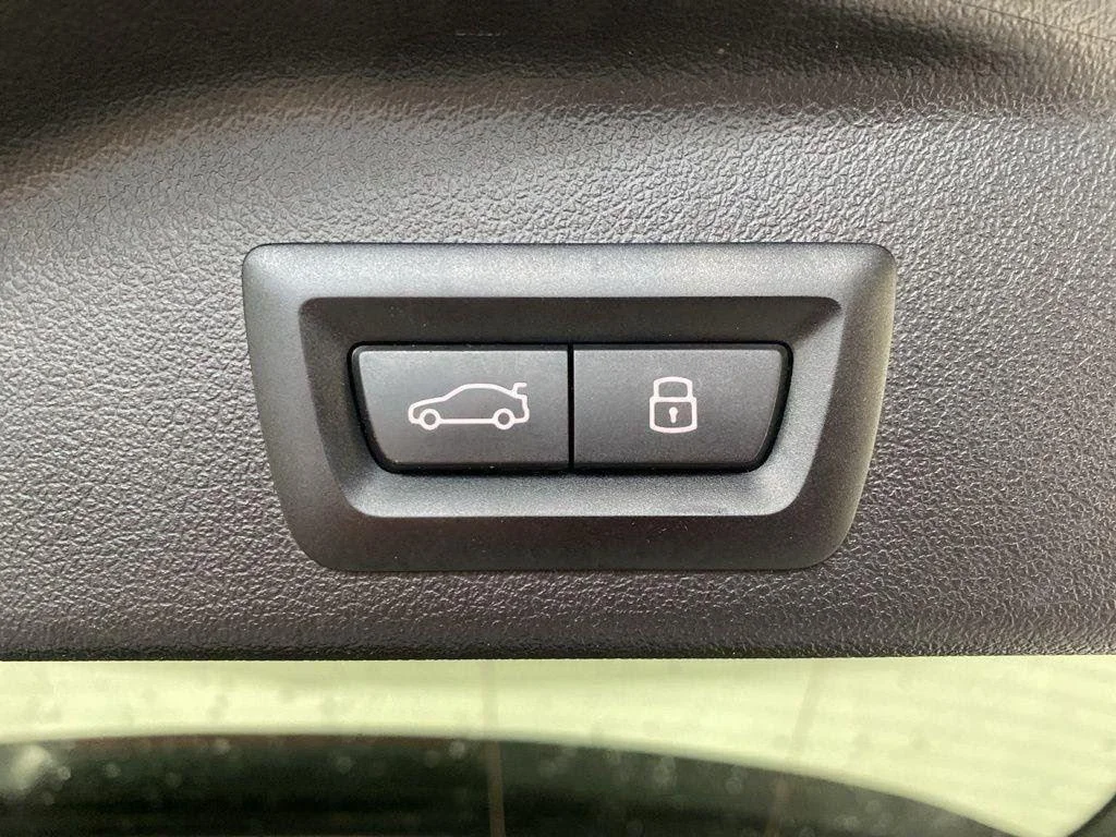Used 2024 Gray Metallic BMW xDrive40i image 9