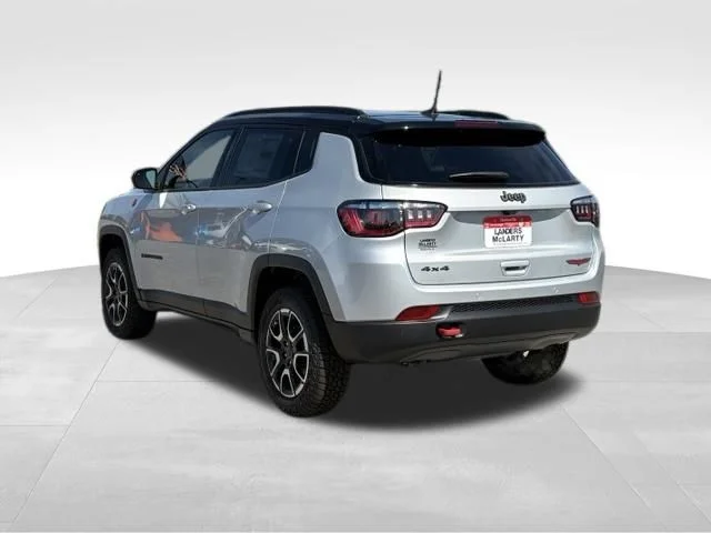 New 2026 Silver Zynith Metallic Clear-Coat Exterior Paint Jeep Trailhawk image 6