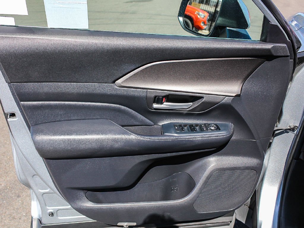 Used 2024 Silver Toyota XLE image 23