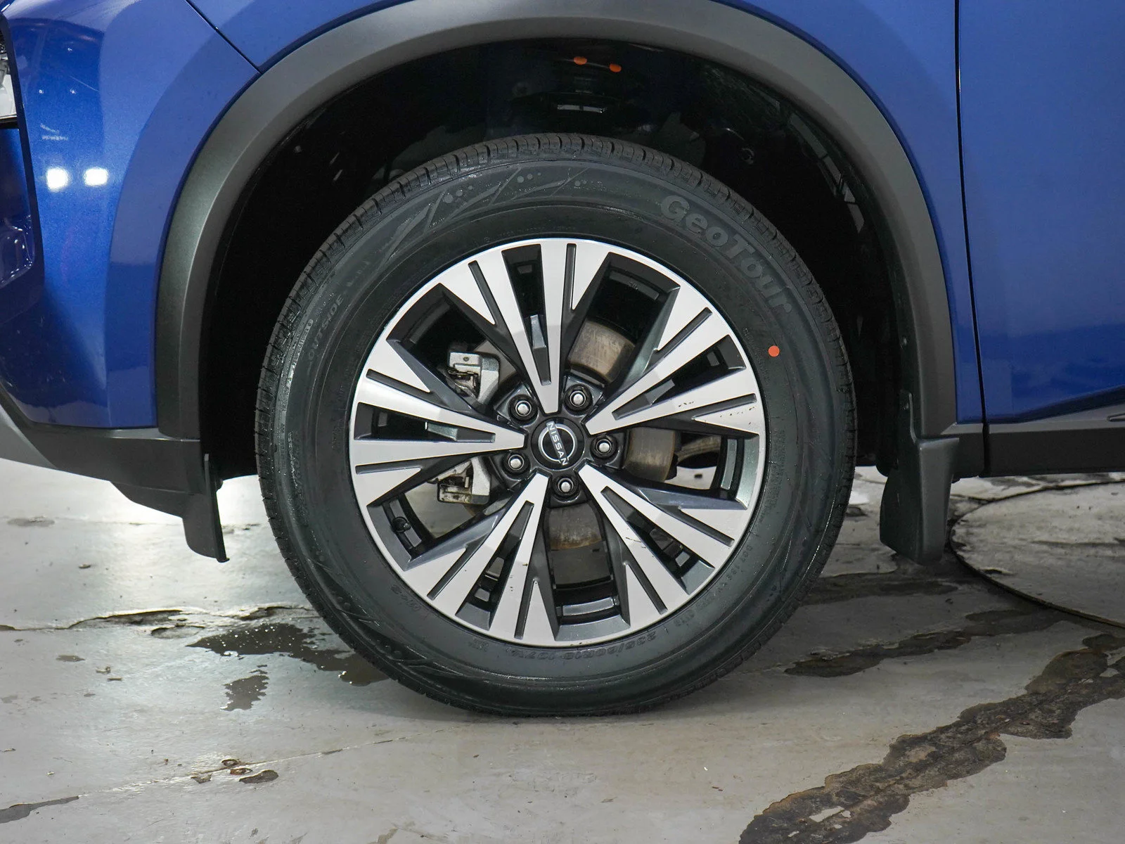 Used 2023 Caspian Blue Metallic Nissan SV image 29