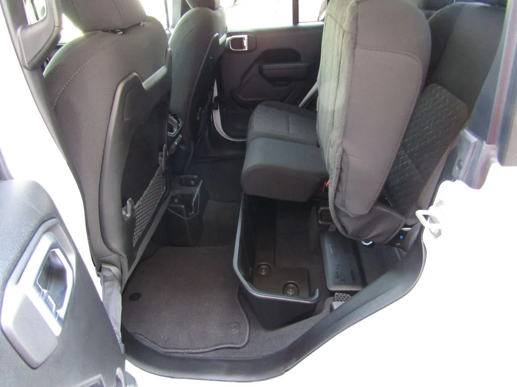 Used 2024 White Jeep Mojave image 27