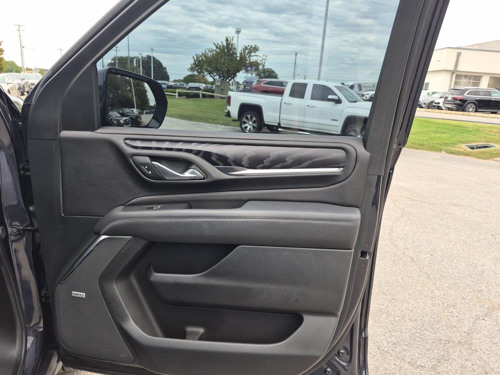 Used 2024 Onyx Black GMC Denali image 32