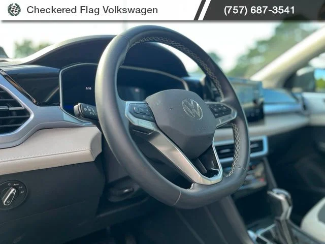 Used 2025 Platinum Gray Metallic Volkswagen 1.5T SE image 17