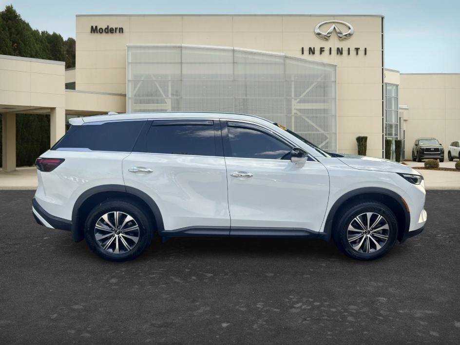 Certified Used 2024 Glacier White INFINITI PURE image 4