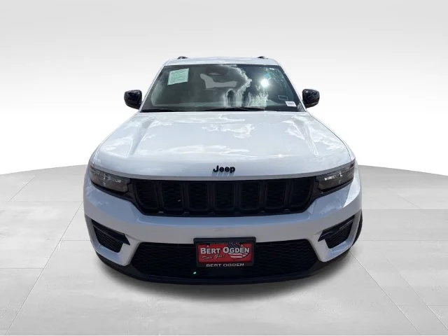 Used 2024 White Jeep Limited image 2