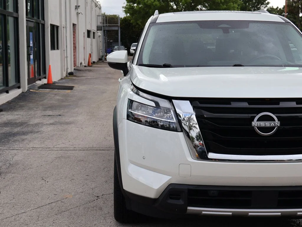 Used 2024 White Nissan Platinum image 19