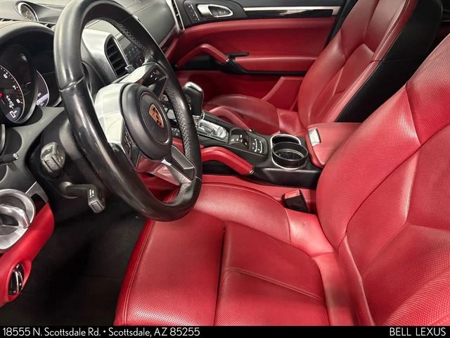 Used 2018  Porsche Base image 12