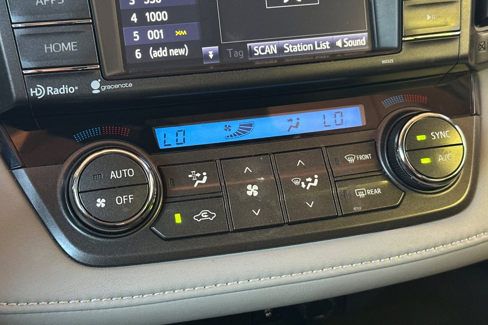 Used 2015 White Toyota XLE image 26