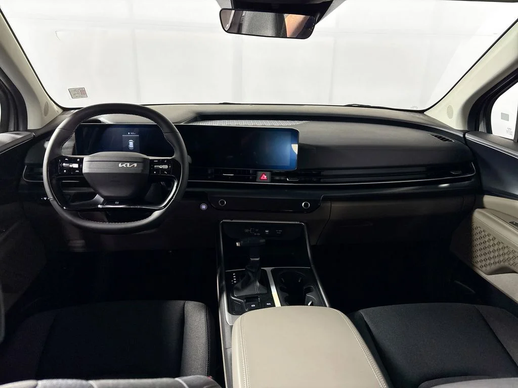 New 2027 Ceramic Silver Kia LX image 12