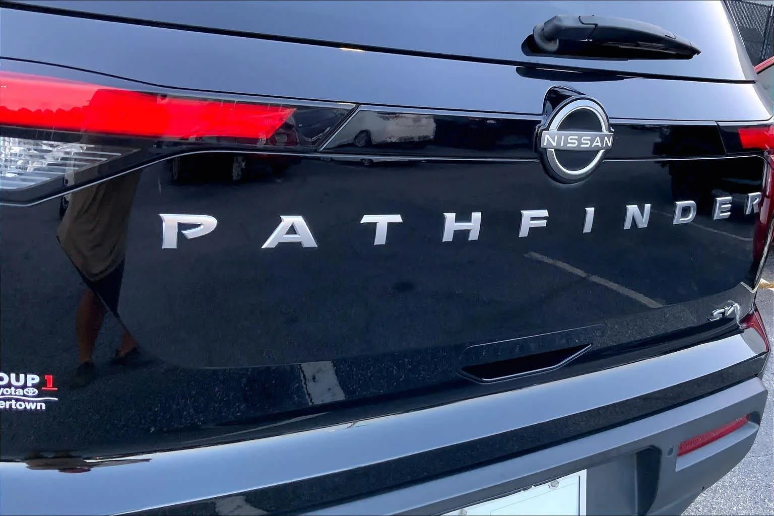 Used 2022 Super Black Nissan SV image 28