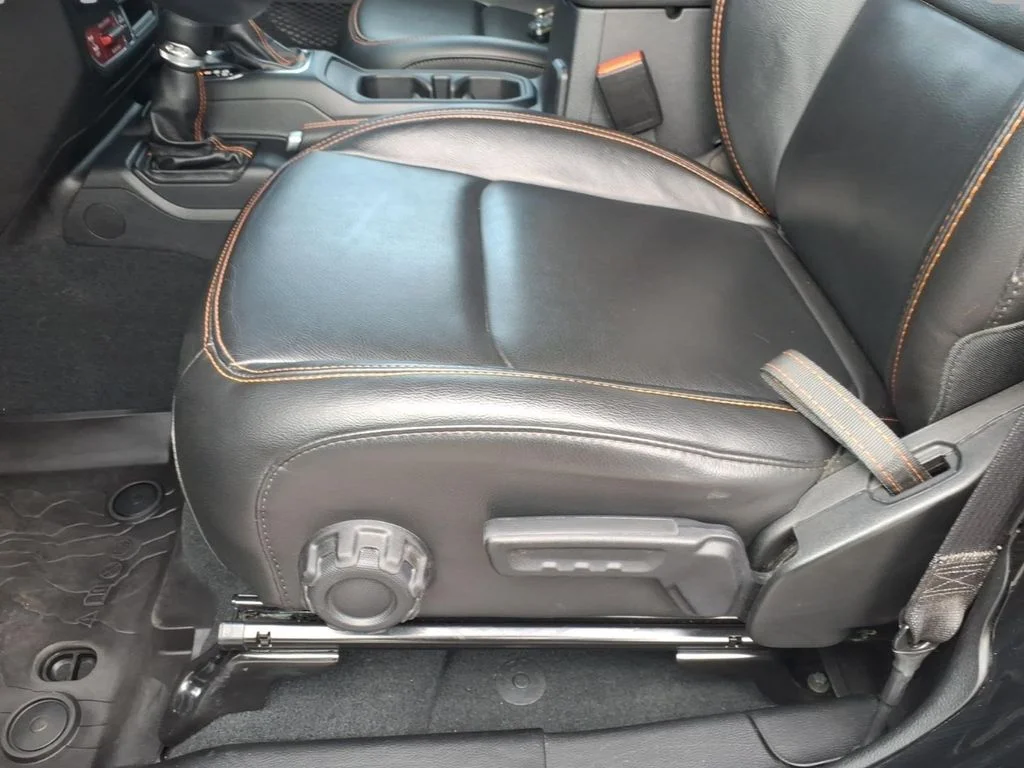Used 2022 Black Jeep Mojave image 16