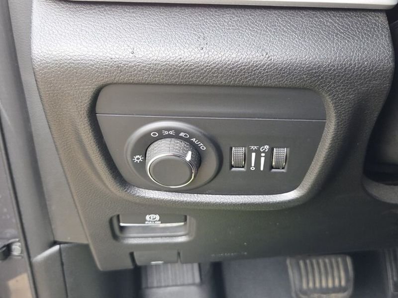 Used 2023 Metallic Jeep Altitude image 27