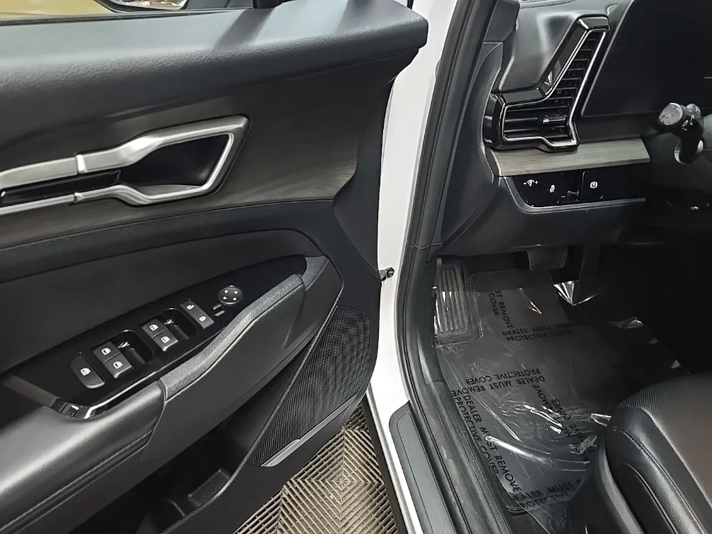 Used 2023 White Kia X-Line image 26