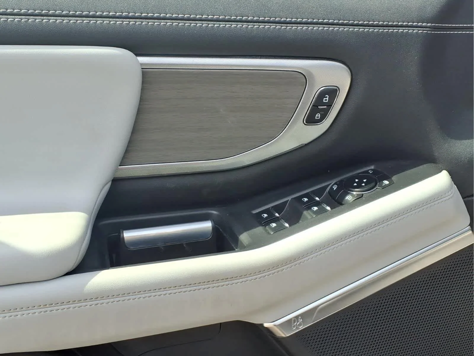 Used 2025 Space Silver Metallic Ford Platinum image 13
