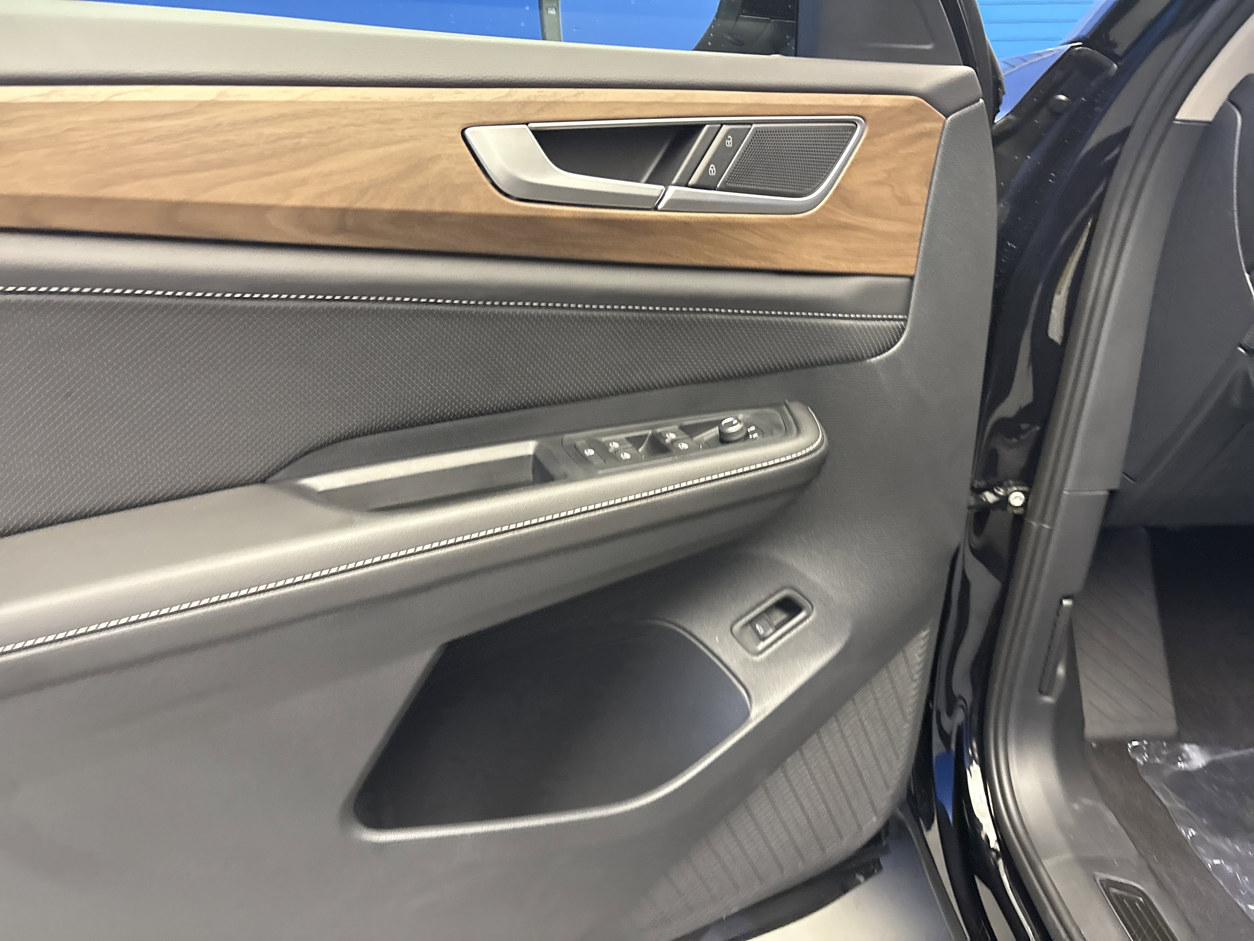 2026 Volkswagen Atlas SE w/Tech - Photo 10