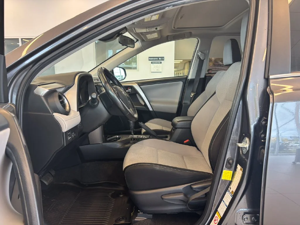 Used 2017 Gray Toyota XLE image 14