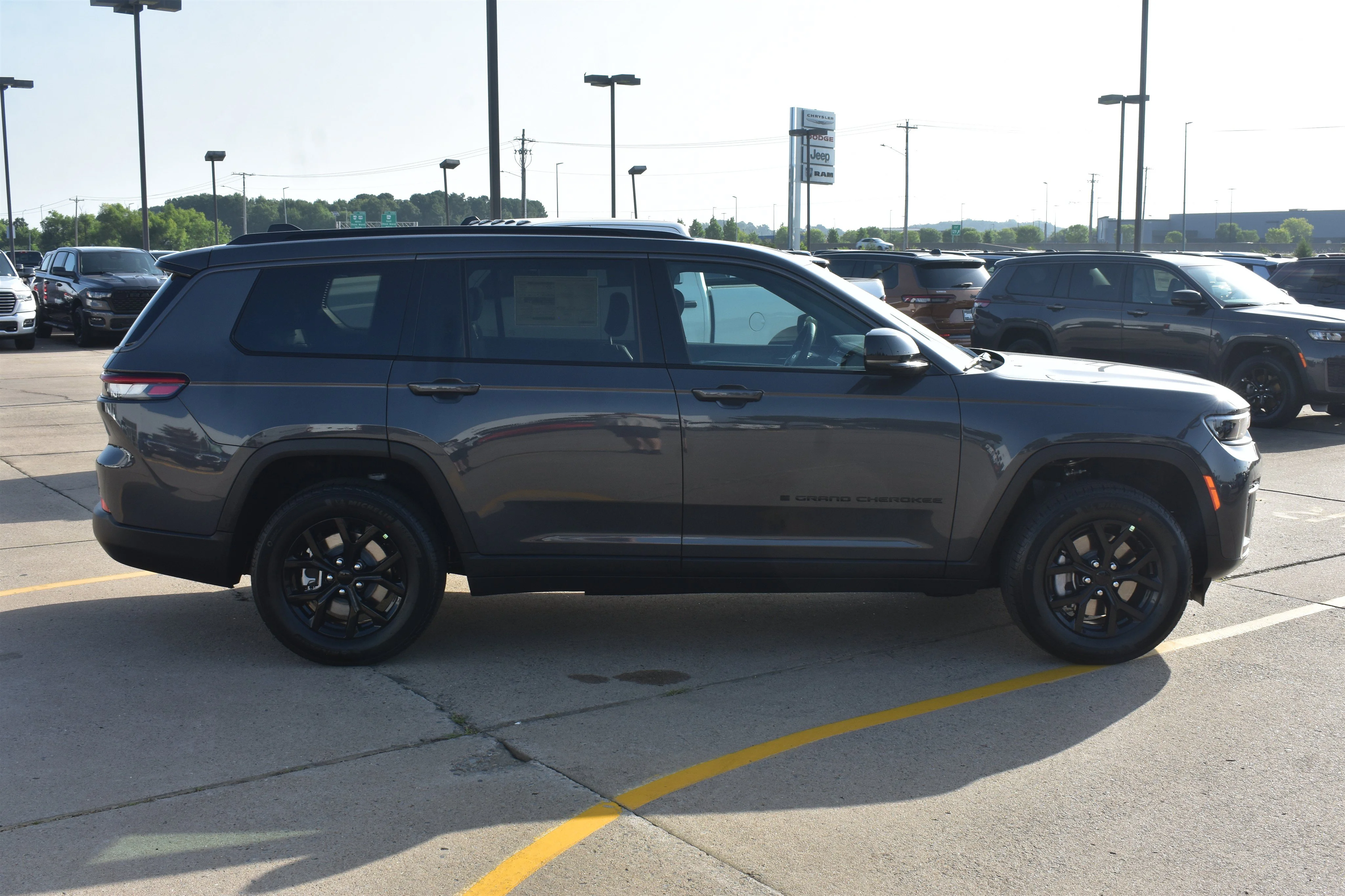 New 2026 Baltic Gray Metallic Clearcoat Jeep Laredo Altitude image 4
