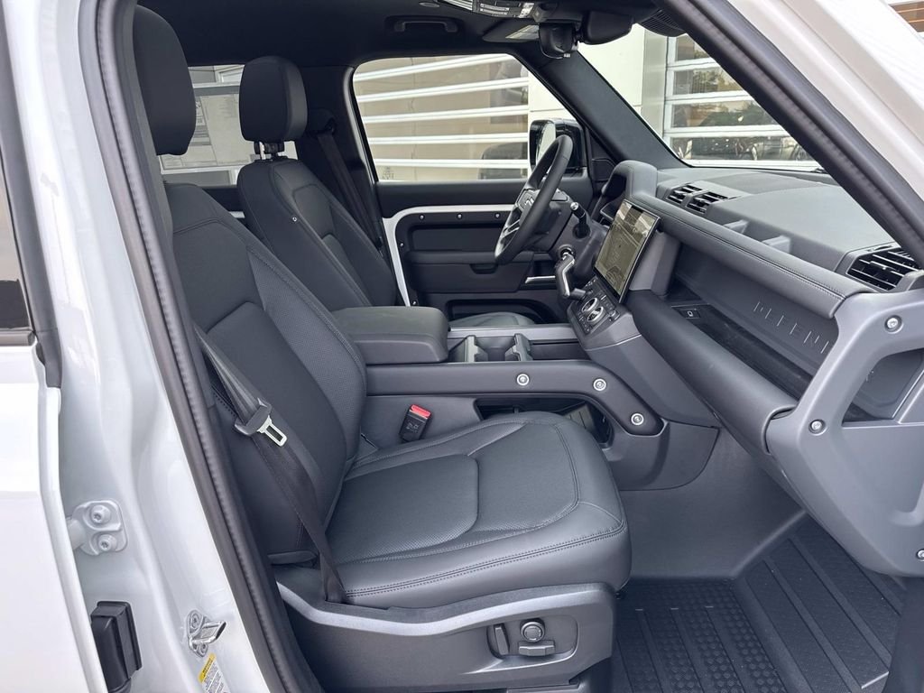 New 2026 Fuji White Land Rover S image 9