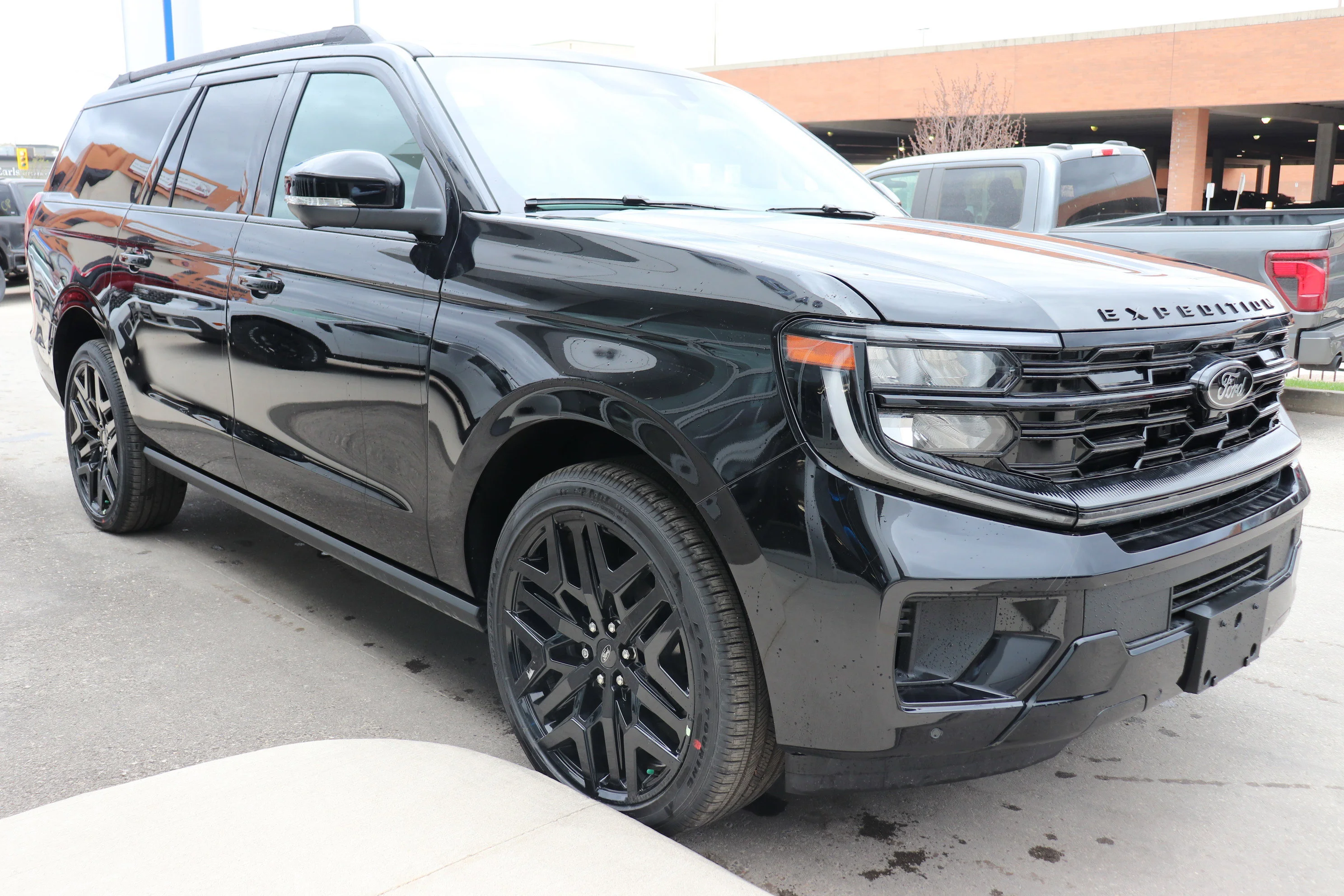 New 2026 AGATE BLACK METALLIC Ford Platinum Max image 5