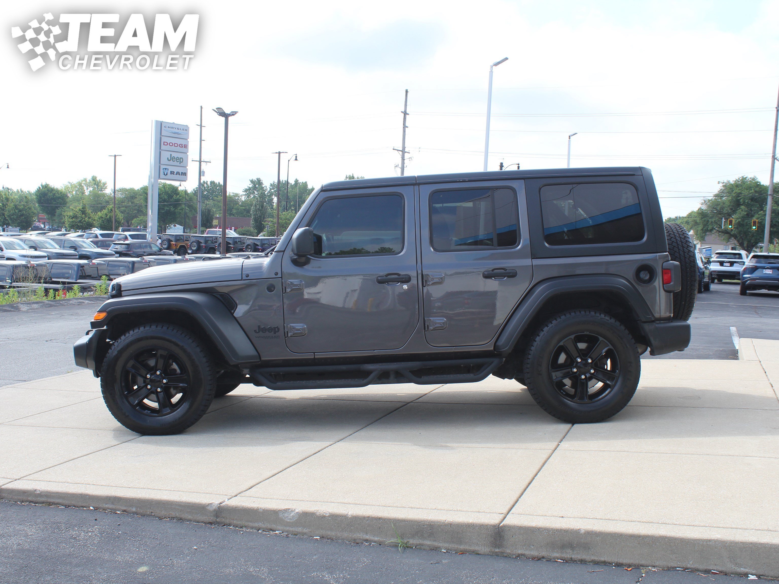 Used 2021 Gray Jeep Sport Altitude 4x4 image 7