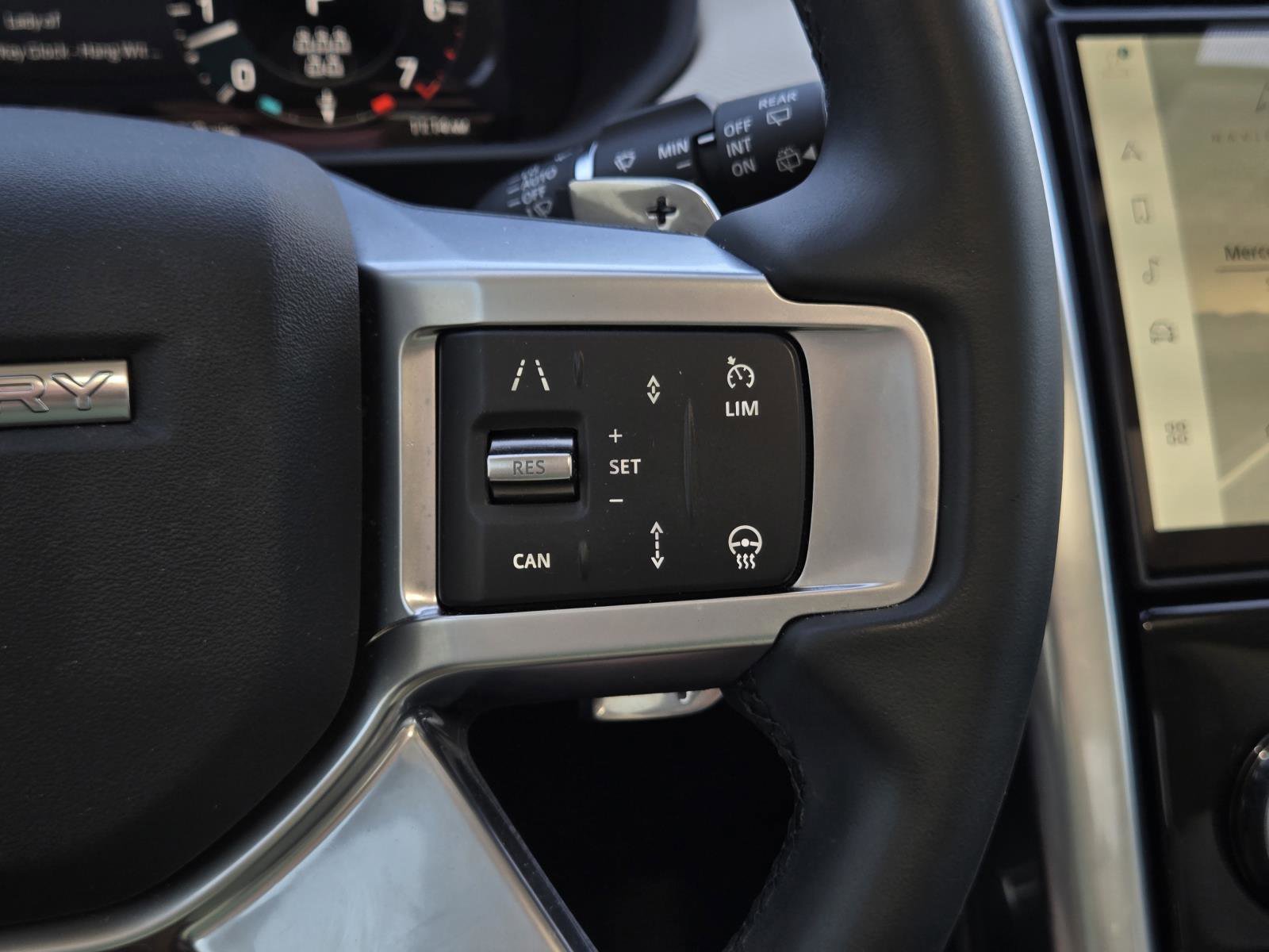 Used 2025 Fuji White Land Rover Dynamic SE image 16