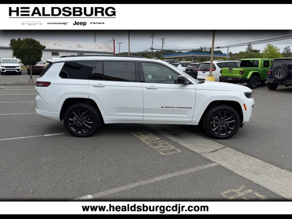 New 2026 Bright White Clear-Coat Exterior Paint Jeep Limited image 6