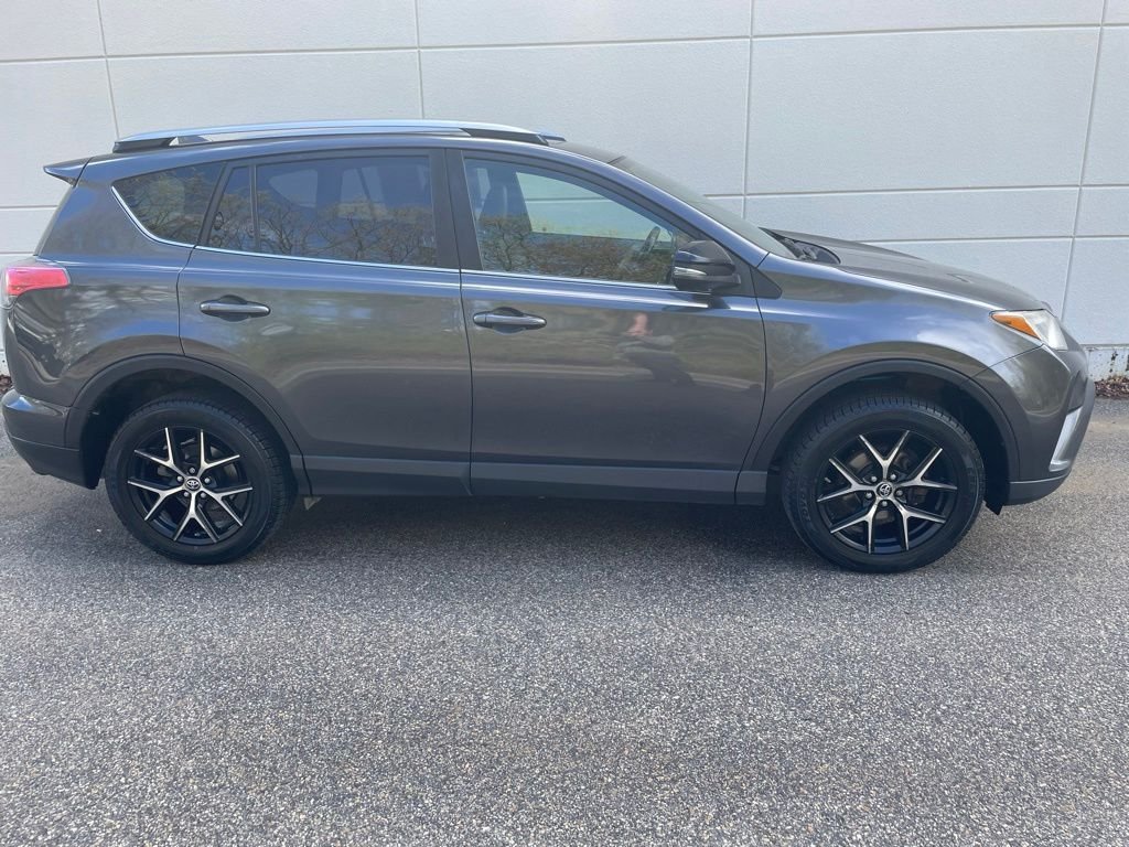 Used 2018 Magnetic Gray Metallic Toyota SE image 5