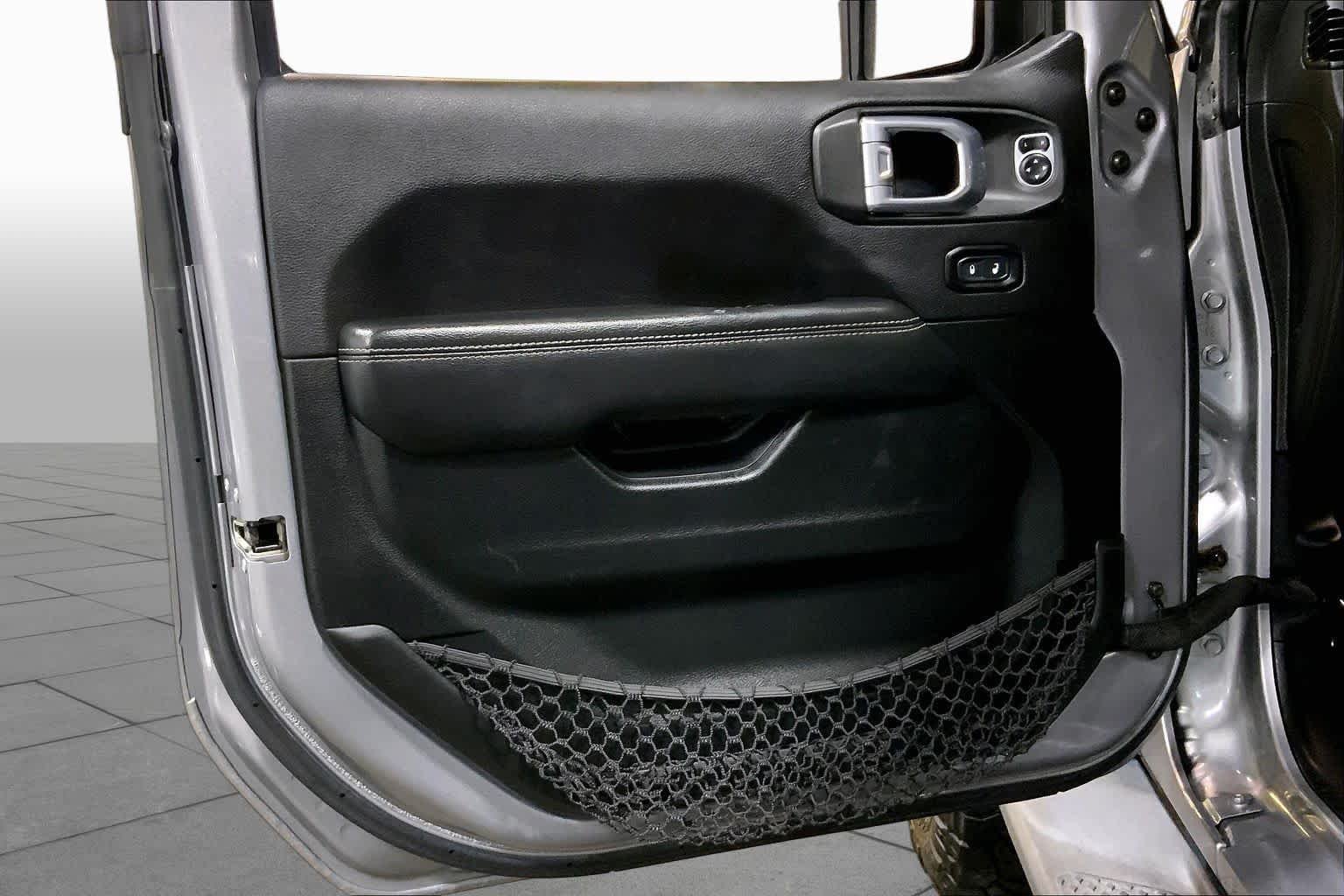 Used 2020 Billet Silver Metallic Clearcoat Jeep Overland image 22