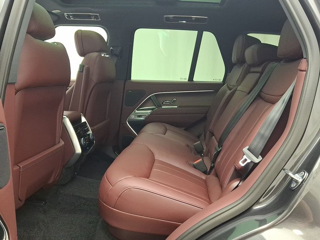 New 2026 Carpathian Grey Land Rover SE image 6