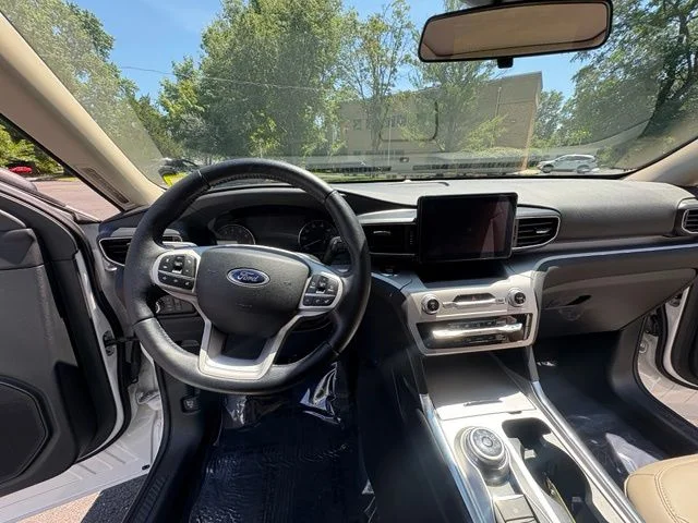 Used 2021 White Metallic Ford XLT image 12