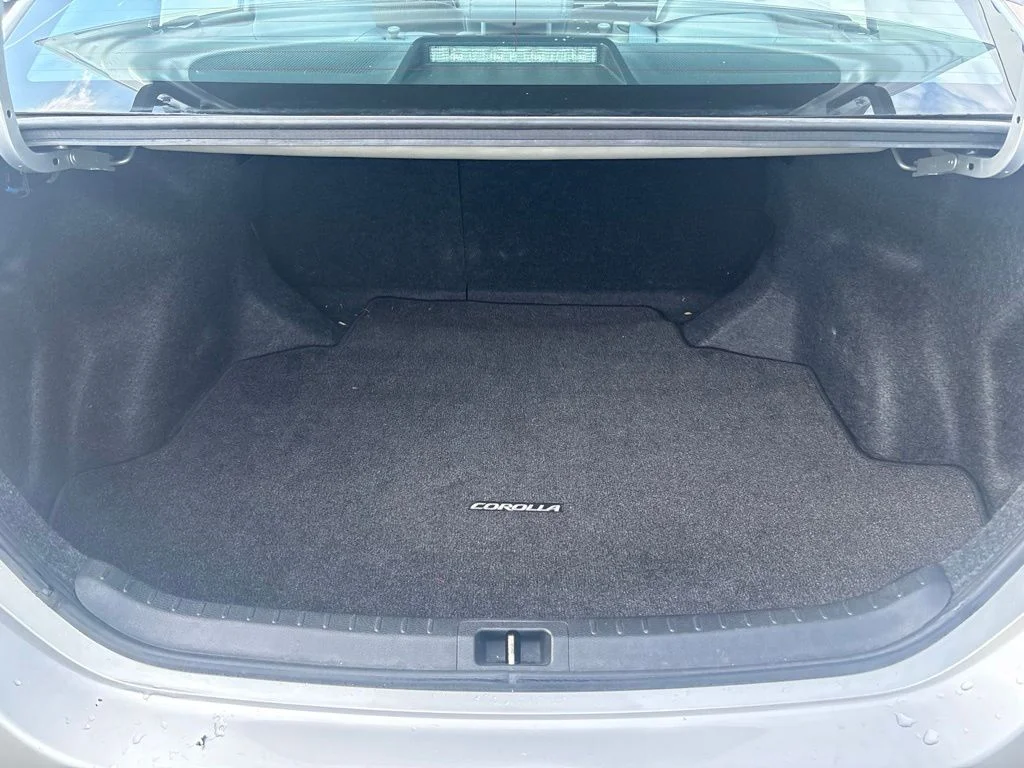 Used 2016 Silver Toyota LE image 36