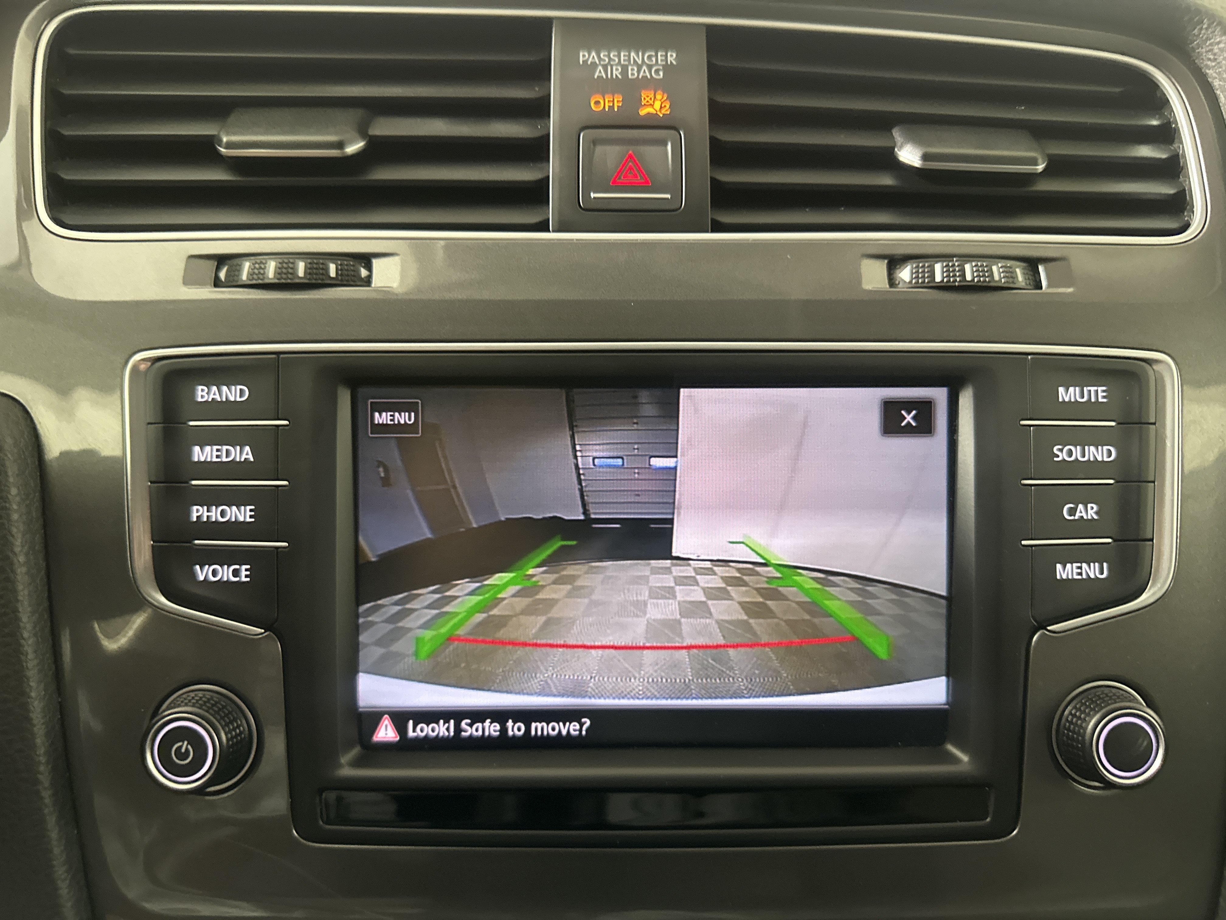 Used 2016 White Volkswagen SE image 18