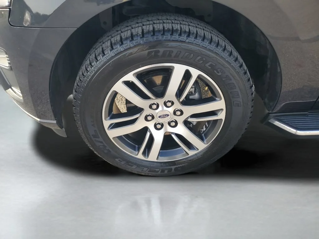 Used 2022 Gray Ford XLT image 25