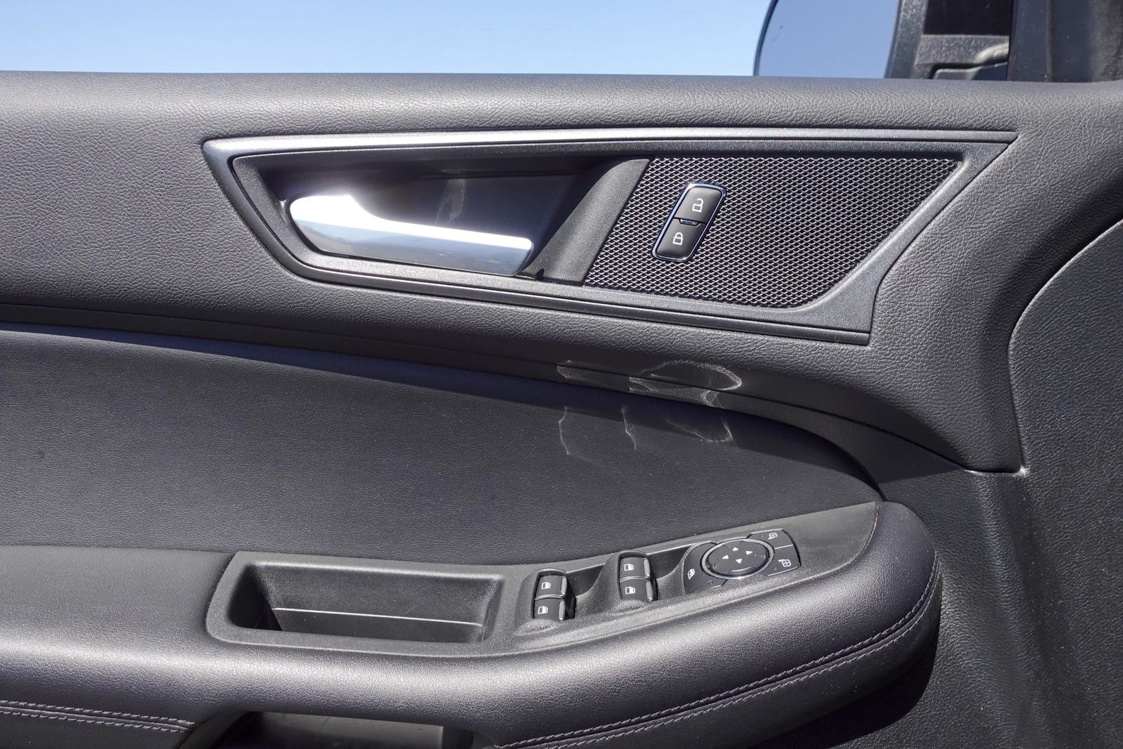 Used 2022 Blue Metallic Ford SE image 15