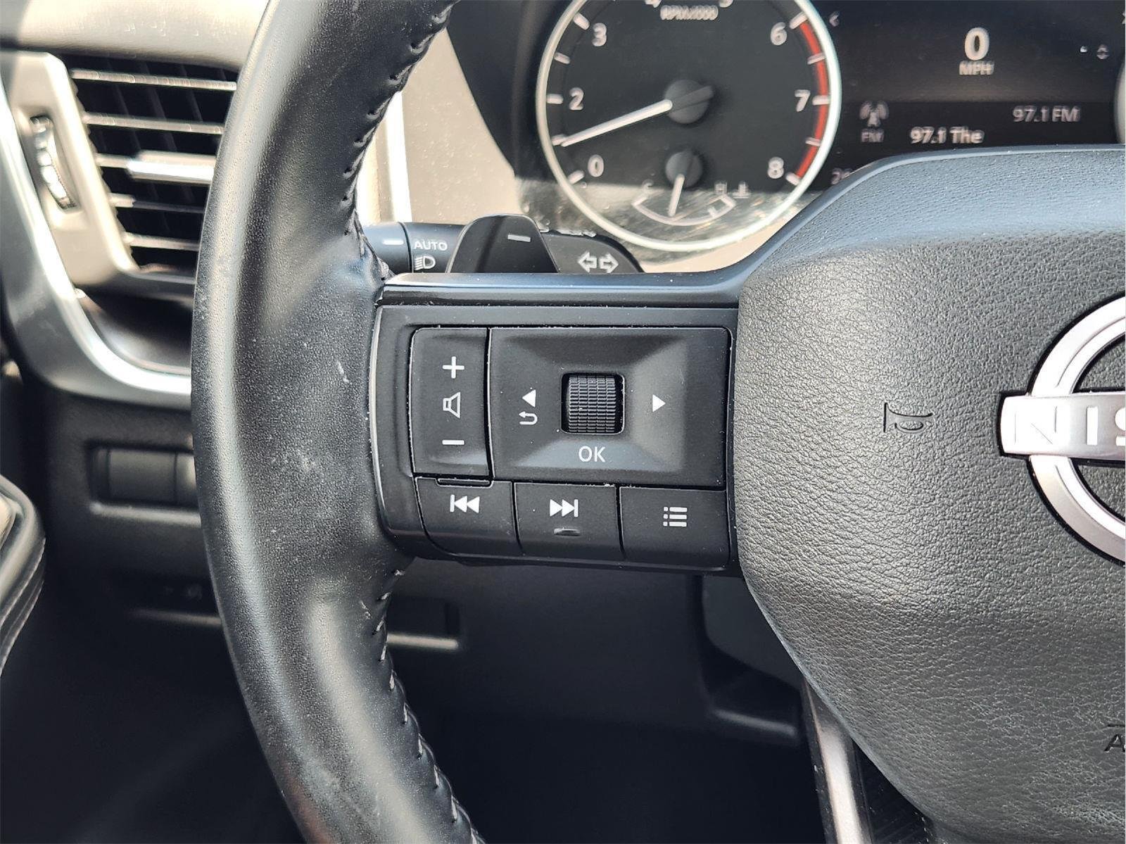 Used 2025 Everest White Pearl Nissan SV image 29