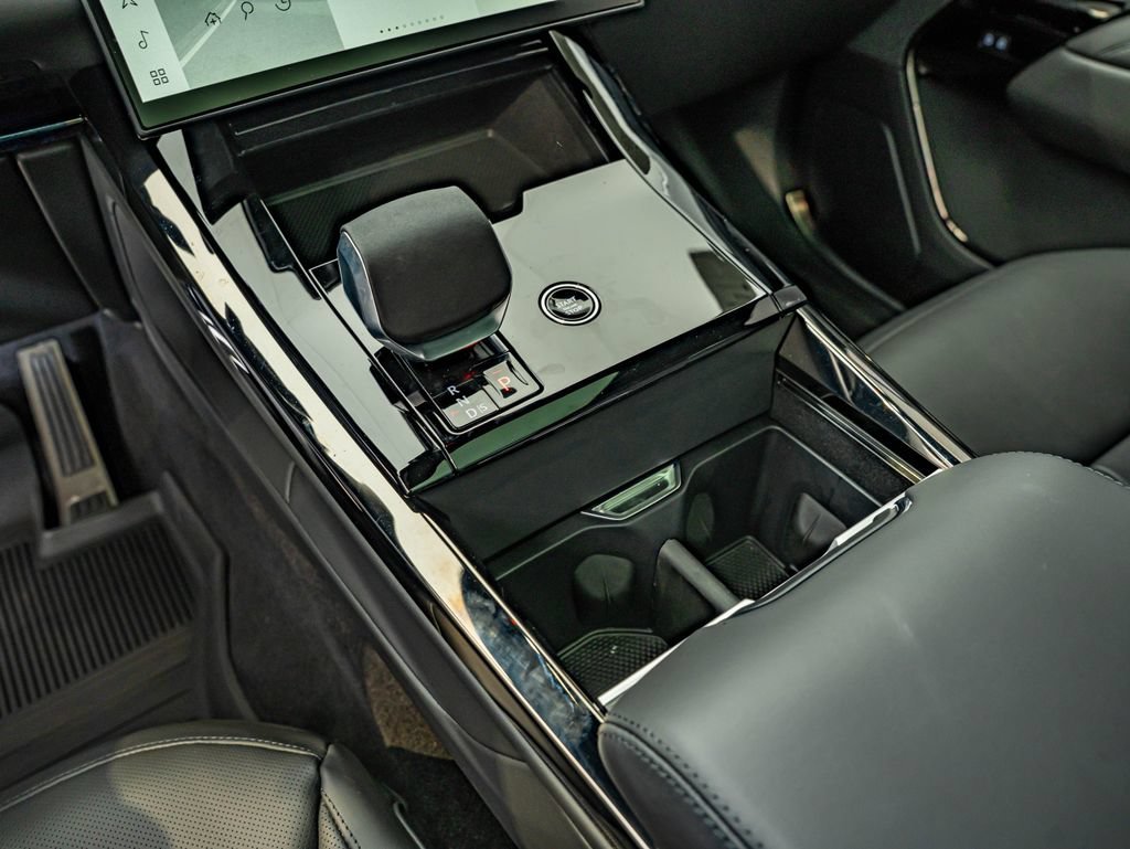 New 2026 Carpathian Grey Land Rover Dynamic SE image 27