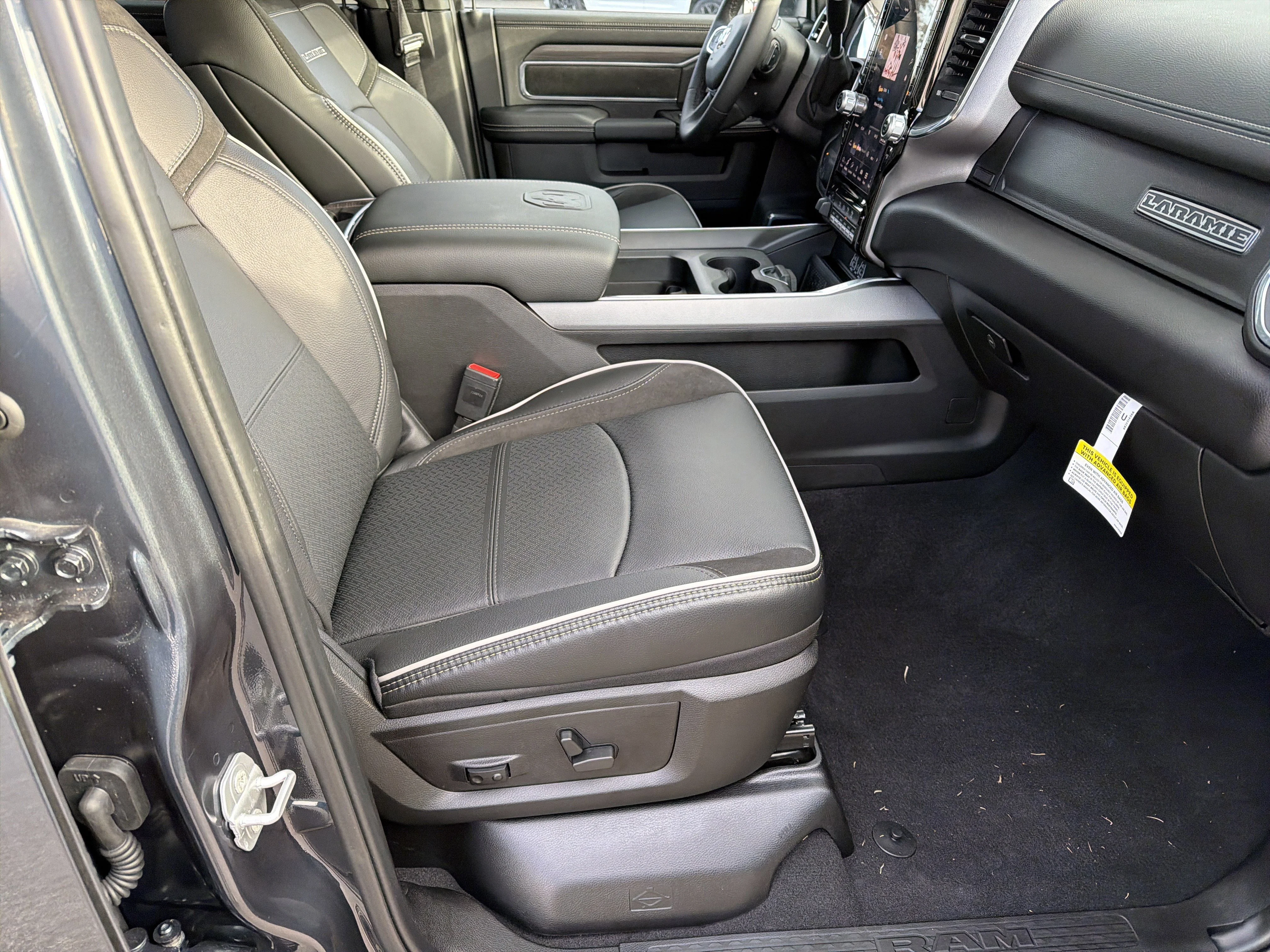 2025 RAM 2500 Laramie - Photo 18