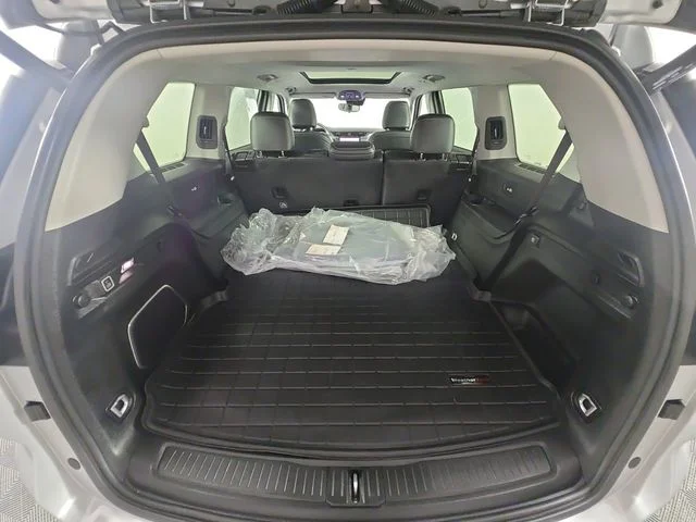 Used 2022 Silver Jeep Limited image 17