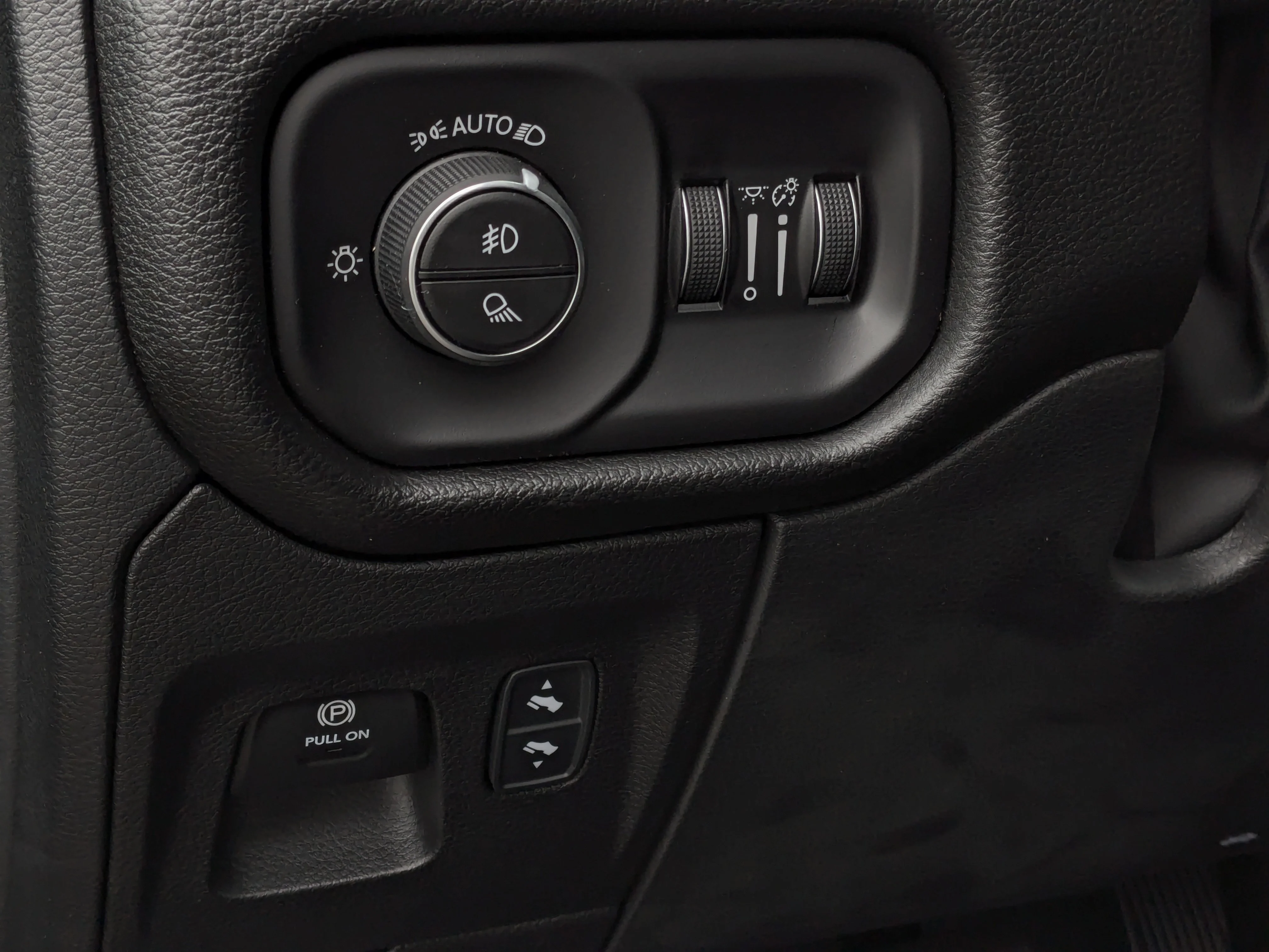 New 2026 Black RAM Sport - 64 Box - PANORAMIC SUNROOF - 360 CAMERA SYSTEM - 12 DISPLAY & TONS MORE! image 16