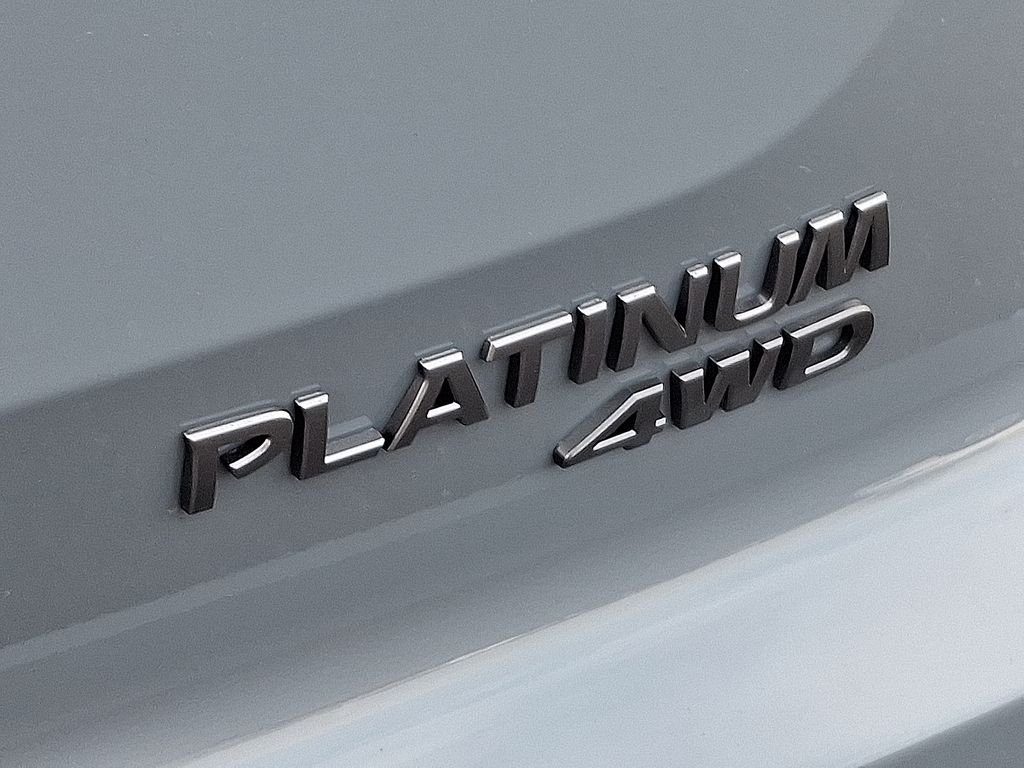 New 2026 Boulder Gray Pearl / Super Black Two-tone Nissan Platinum image 6