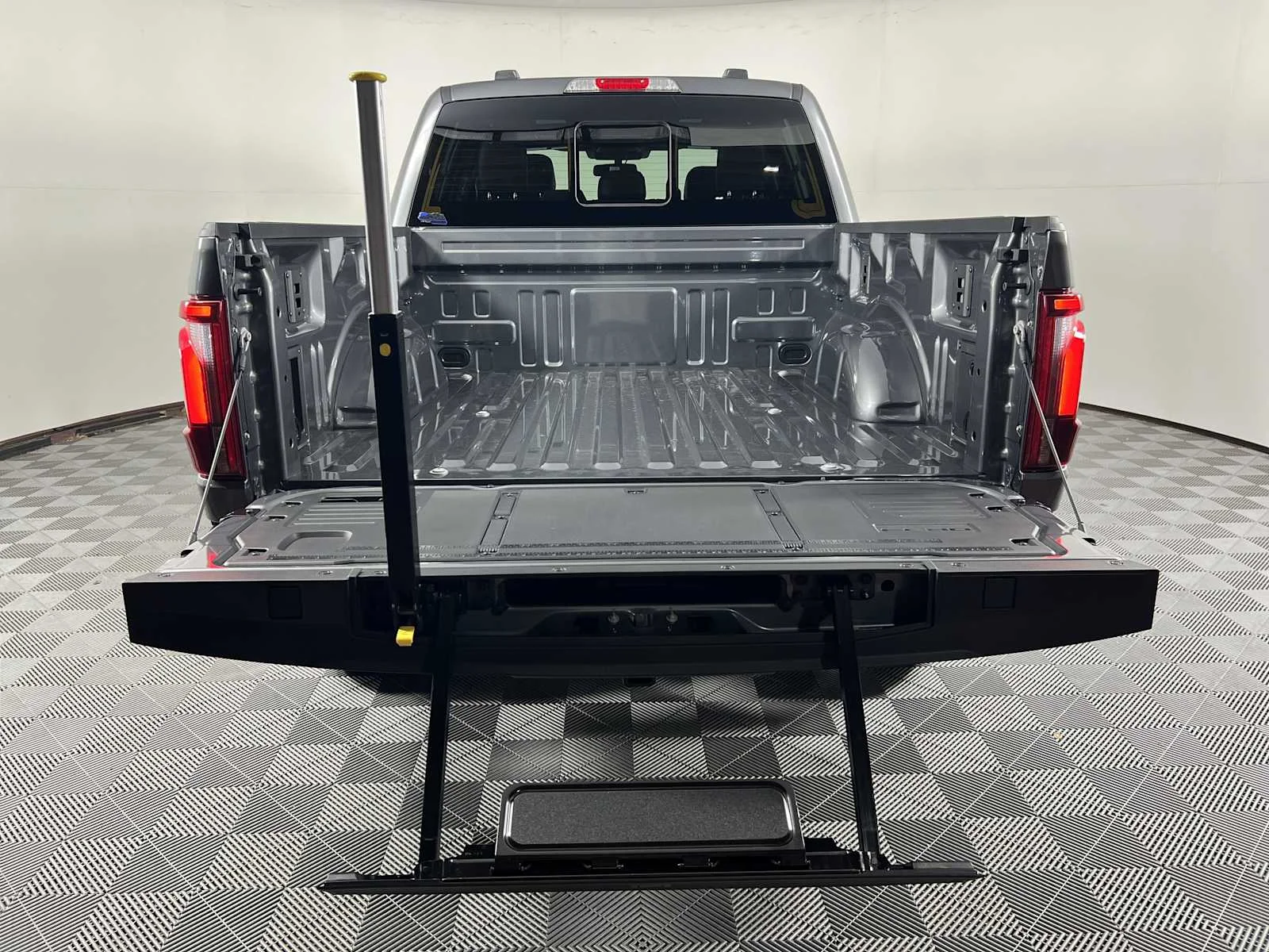 New 2026 Carbonized Gray/Marsh Gray Ford King Ranch image 18