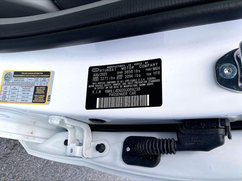 Used 2025 White Hyundai SE image 31
