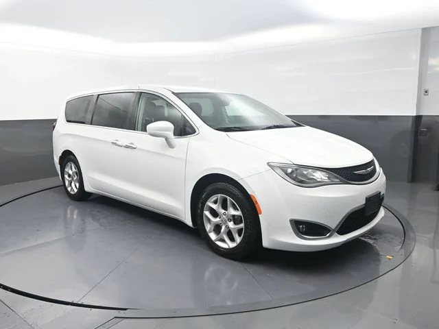 Used 2018 White Chrysler Touring Plus image 10