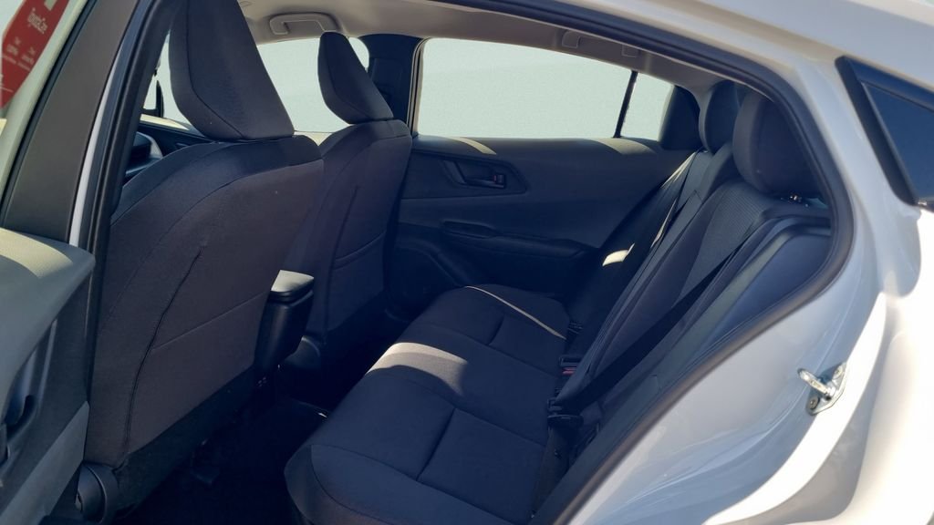 New 2027 Wind Chill Pearl <sup>1</sup> Toyota  LE image 10