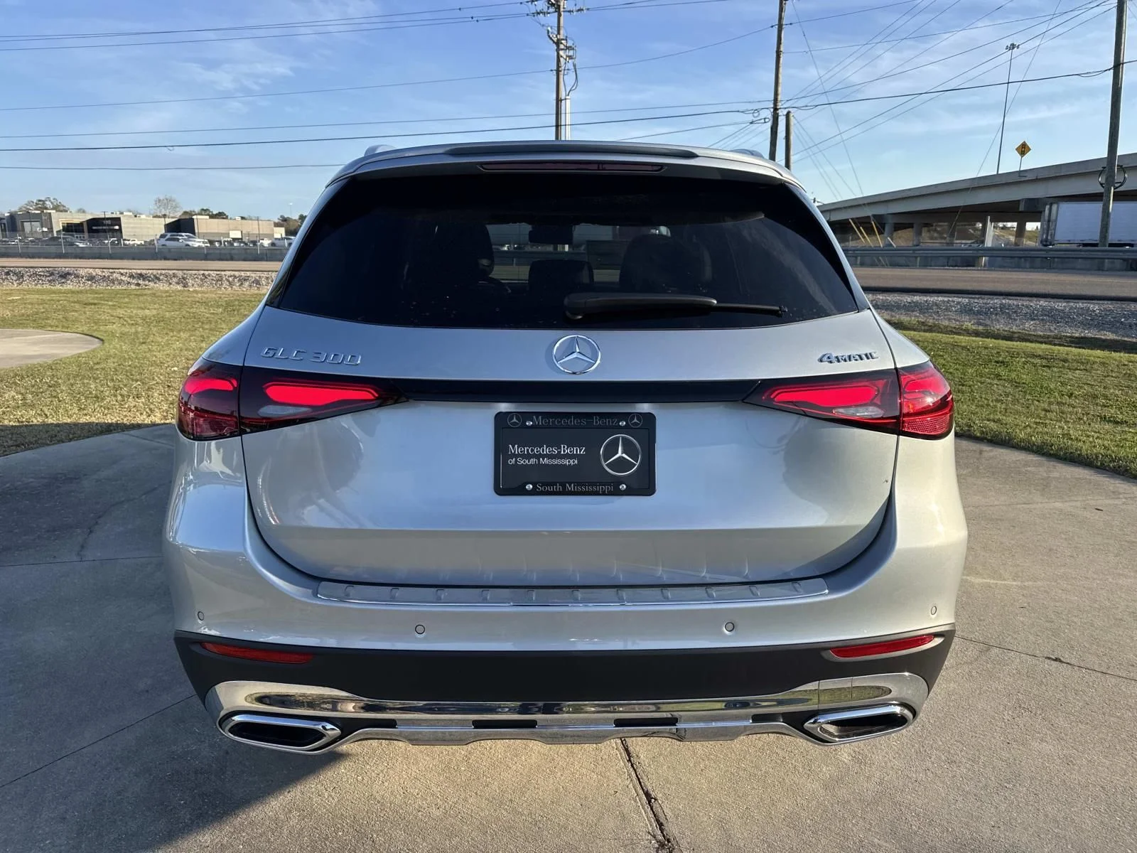 New 2026 Silver Mercedes-Benz GLC 300 image 5