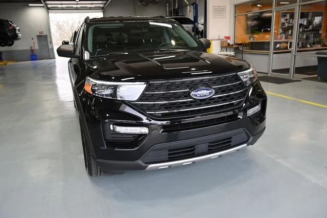 Used 2022 Black Ford XLT image 3