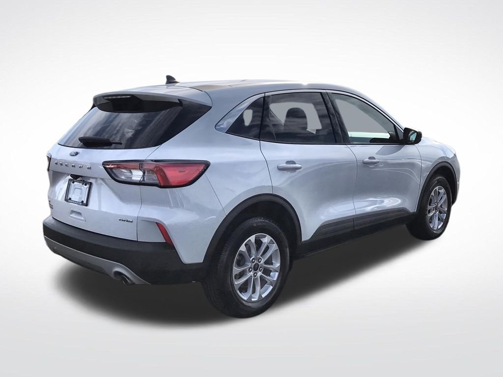 Used 2022 White Ford SE image 10