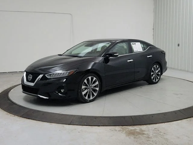 Used 2022 Black Nissan Platinum image 4