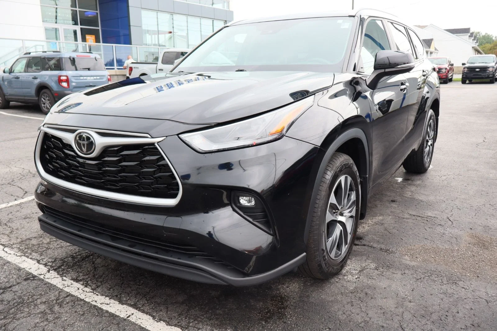 Used 2023 Midnight Black Metallic Toyota XLE image 2