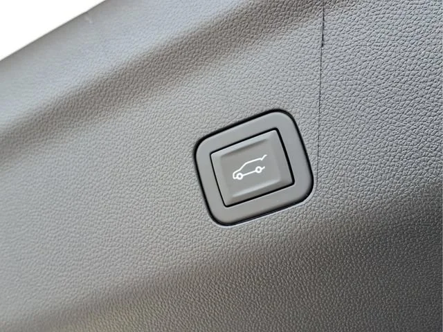 Used 2026 Polar White Tricoat Chevrolet High Country image 25